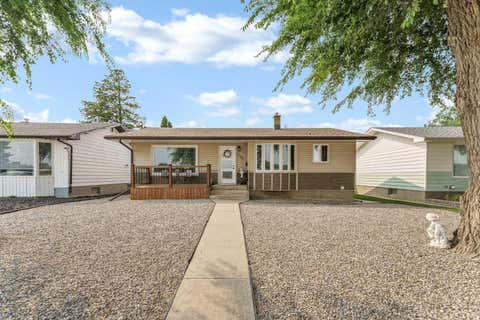 Photo of 850 Hargrave Way NW, Medicine Hat, AB T1A 6Y9 (MLS # A2335398)
