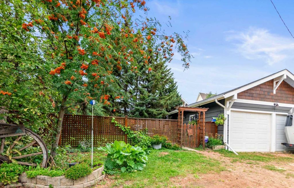 Photo of 36 Lakeview Avenue, White Sands, AB T0C 2L0 (MLS # A2309165)