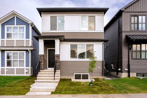522 Lucas Boulevard NW Calgary AB T3P 2C9