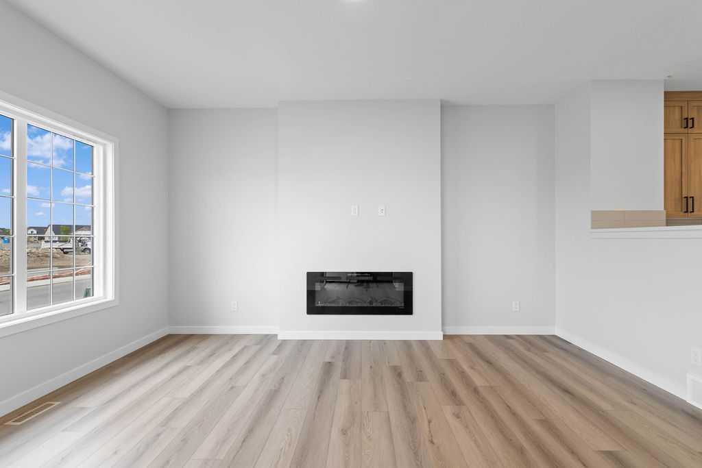 1025 Reynolds Crescent SW