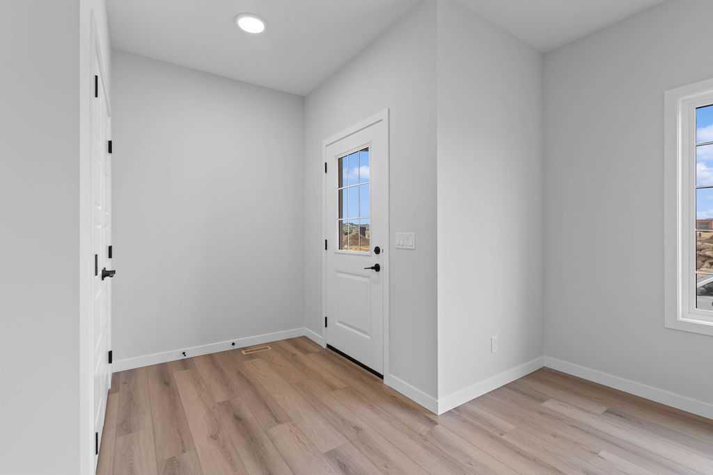 1025 Reynolds Crescent SW