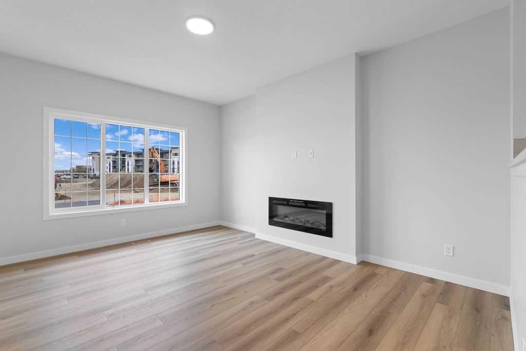 1025 Reynolds Crescent SW