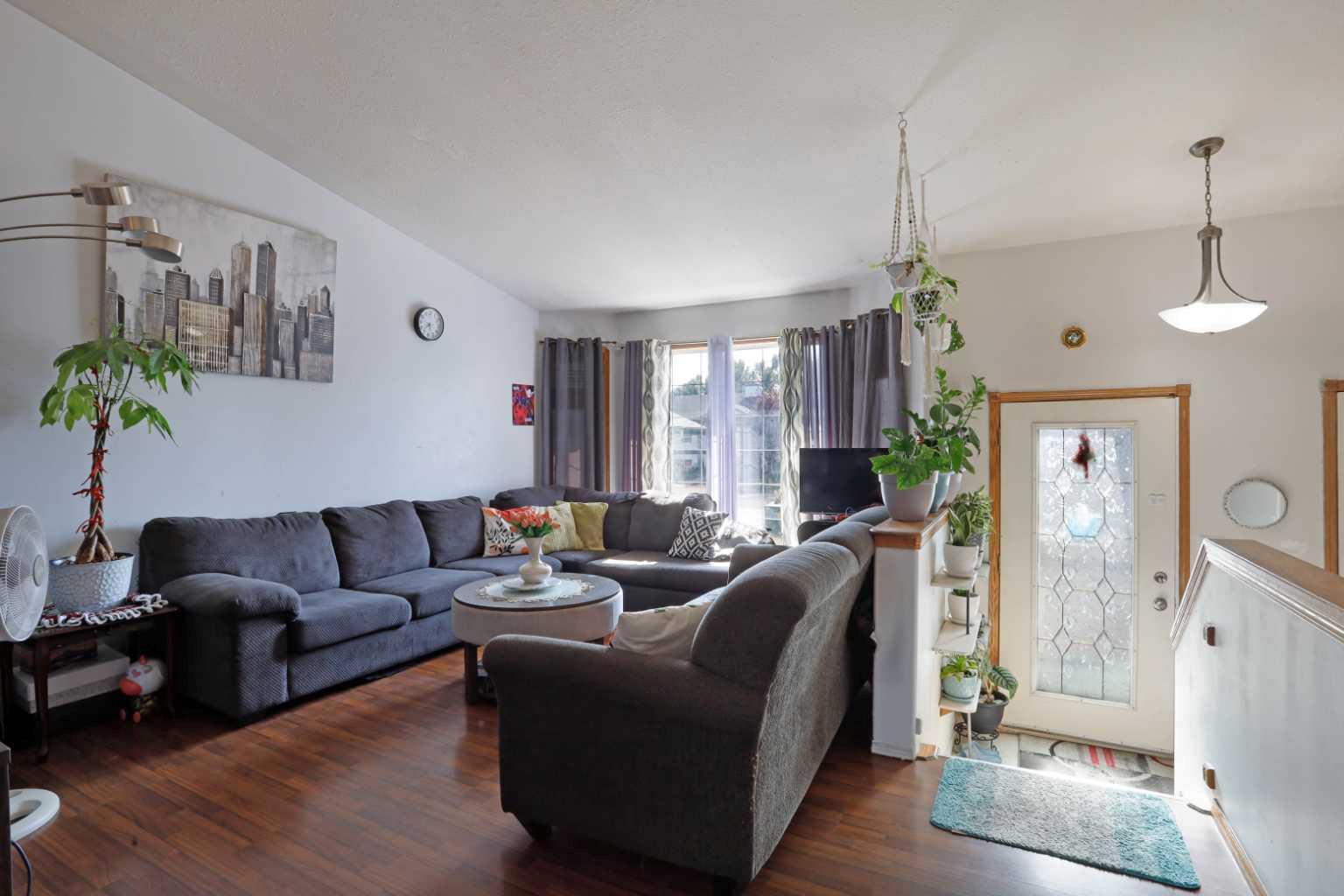 60 Pleasant Park Road W