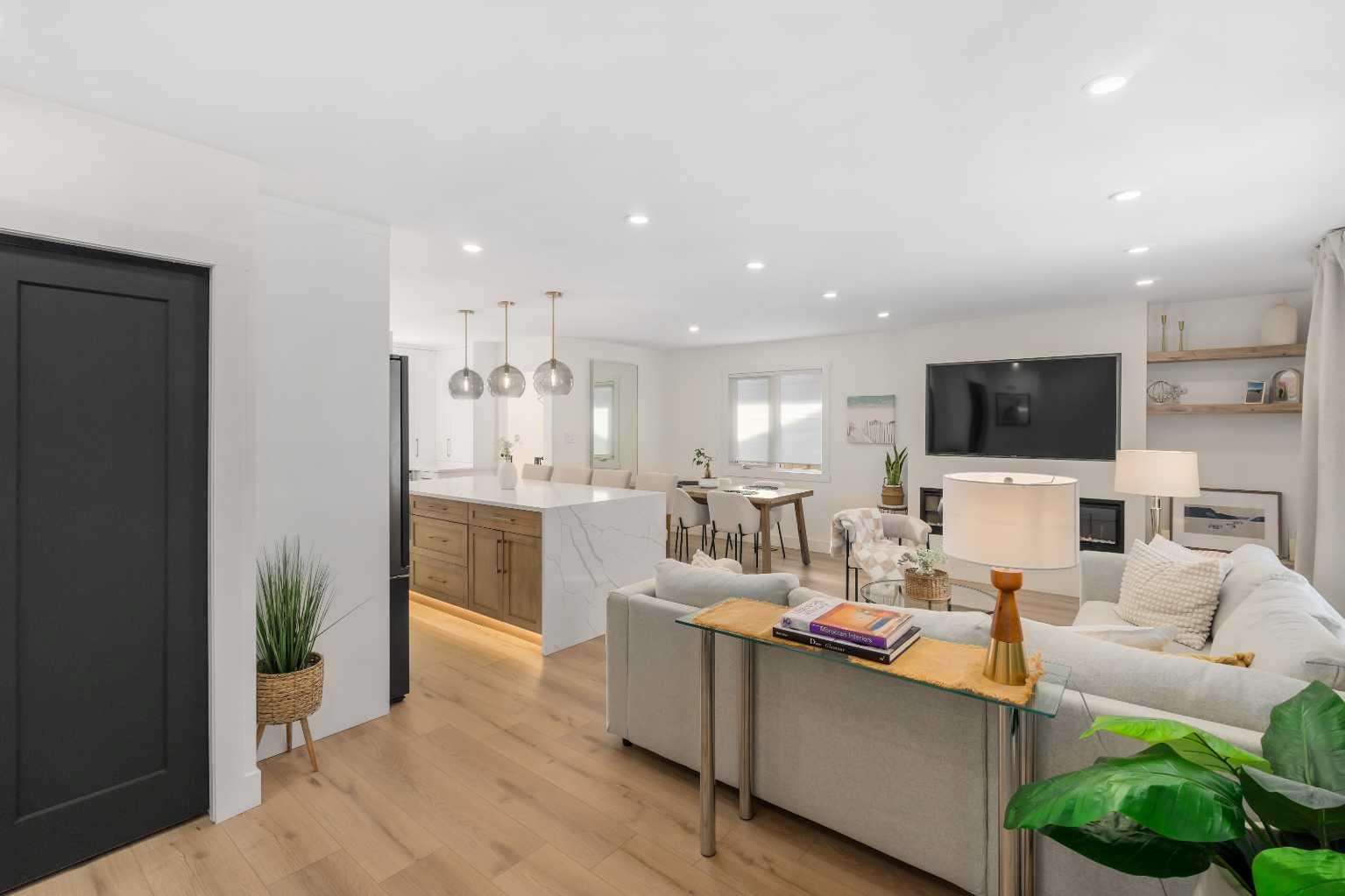 824 Canna Crescent SW