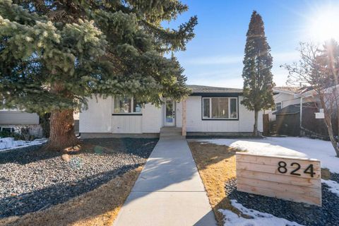 Photo of 824 Canna Crescent SW, Calgary, AB T2W 1N9 (MLS # A2291631)