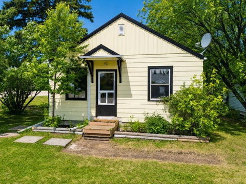 Photo of 4732 52 Street, Sylvan Lake, AB T4S 1G5 (MLS # A2317692)