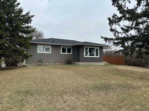 Photo of 5002 57 Avenue, Ponoka, AB T4J 1G5 (MLS # A2304224)