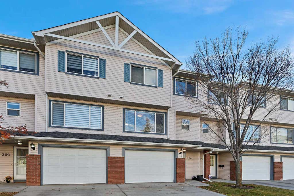 Photo of 258 Rocky Ridge Court NW, Calgary, AB T3G 4S8 (MLS # A2318440)