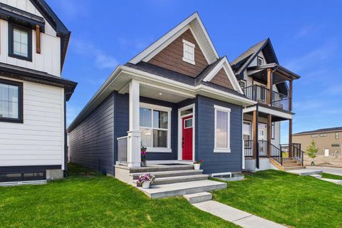 Photo of 11 Royston Park NW, Calgary, AB T3L 0M5 (MLS # A2315607)