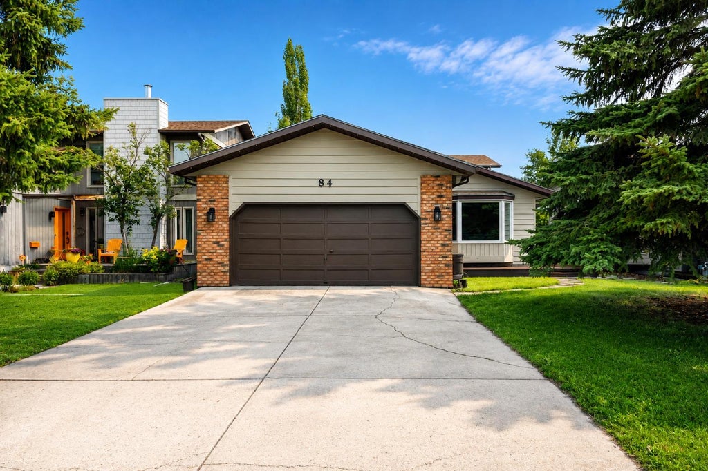 Photo of 84 Deermoss Crescent SE, Calgary, AB T2J 6P4 (MLS # A2338192)