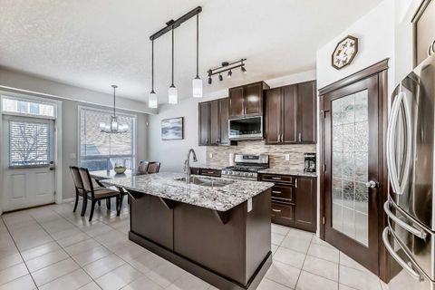 Photo of 795 New Brighton Drive SE, Calgary, AB T2Z 1A1 (MLS # A2304716)