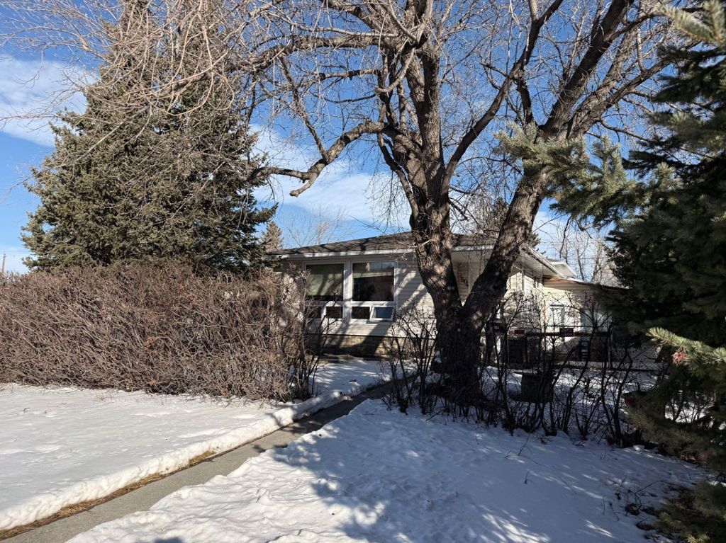 Photo of 1604 45 Street SW, Calgary, AB T3H 4C7 (MLS # A2289832)