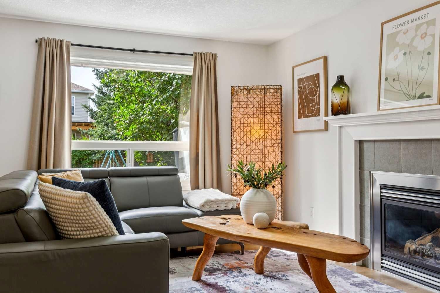 242 Cougar Plateau Mews SW