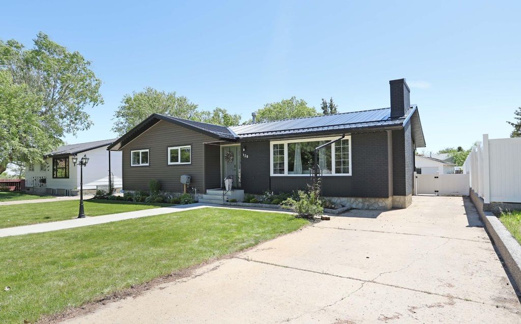Photo of 120 Ingram Park Drive E, Brooks, AB T1R 0J9 (MLS # A2316644)
