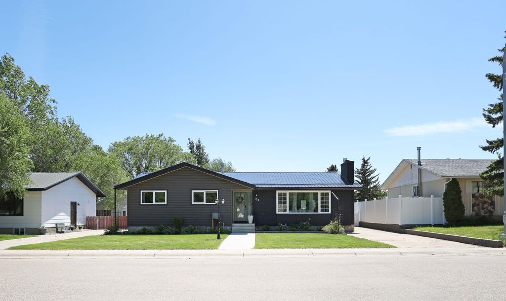 Photo of 120 Ingram Park Drive E, Brooks, AB T1R 0J9 (MLS # A2316644)