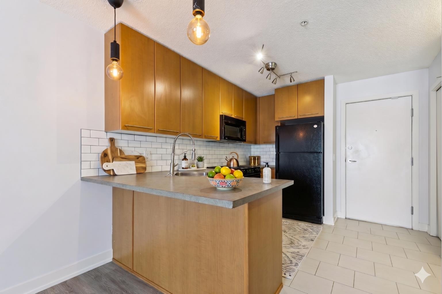 35 Richard Court SW 205