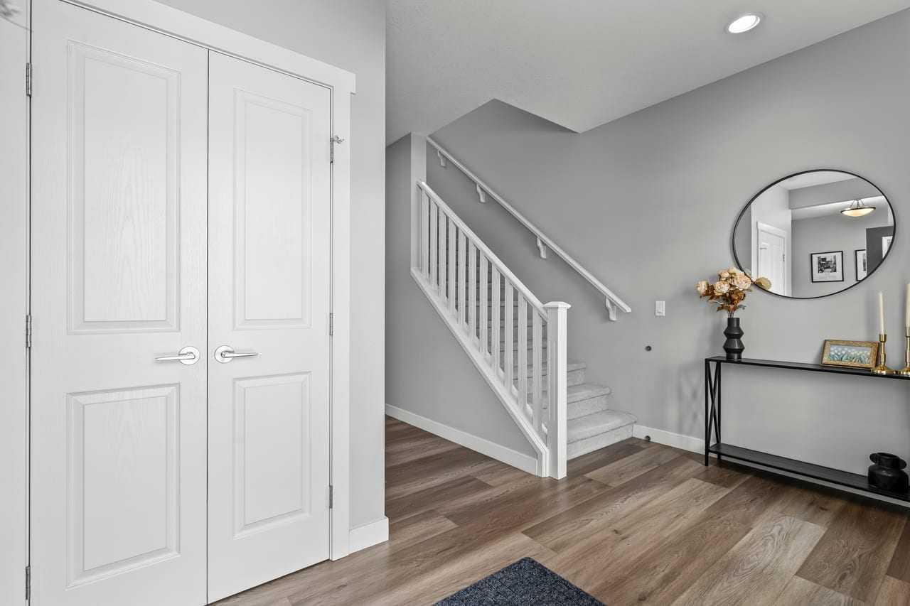 86 Copperpond Heights SE