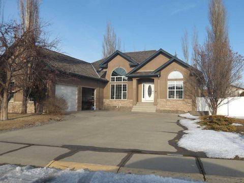 Photo of 39 ASHLEY Close, Red Deer, AB T4R 2X3 (MLS # A2296003)