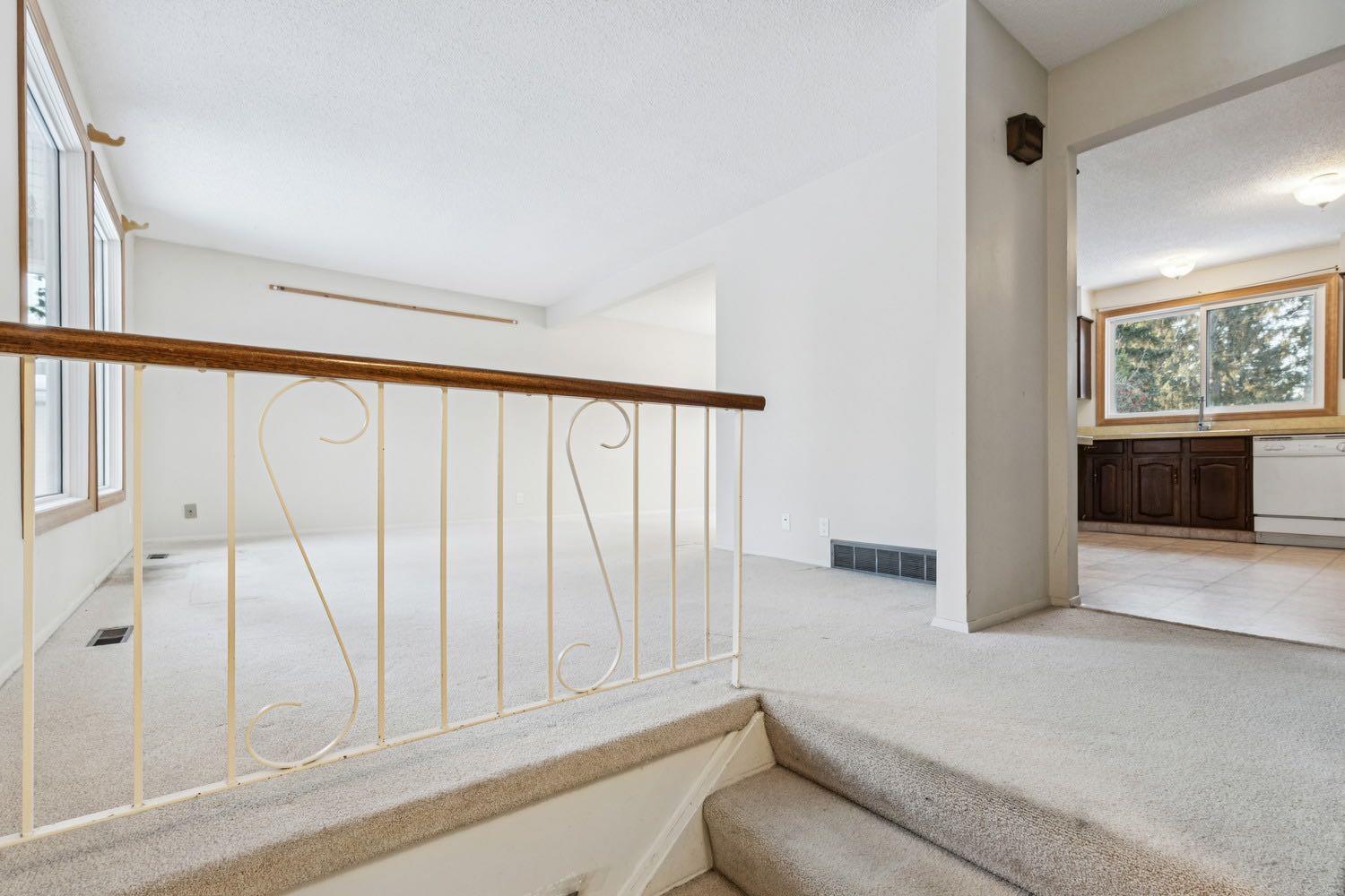 219 Silvercreek Close NW