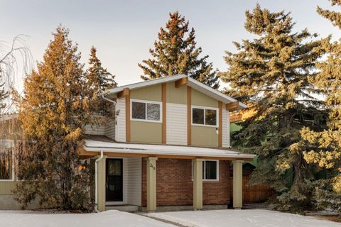 219 Silvercreek Close NW Calgary AB T3B 4G4