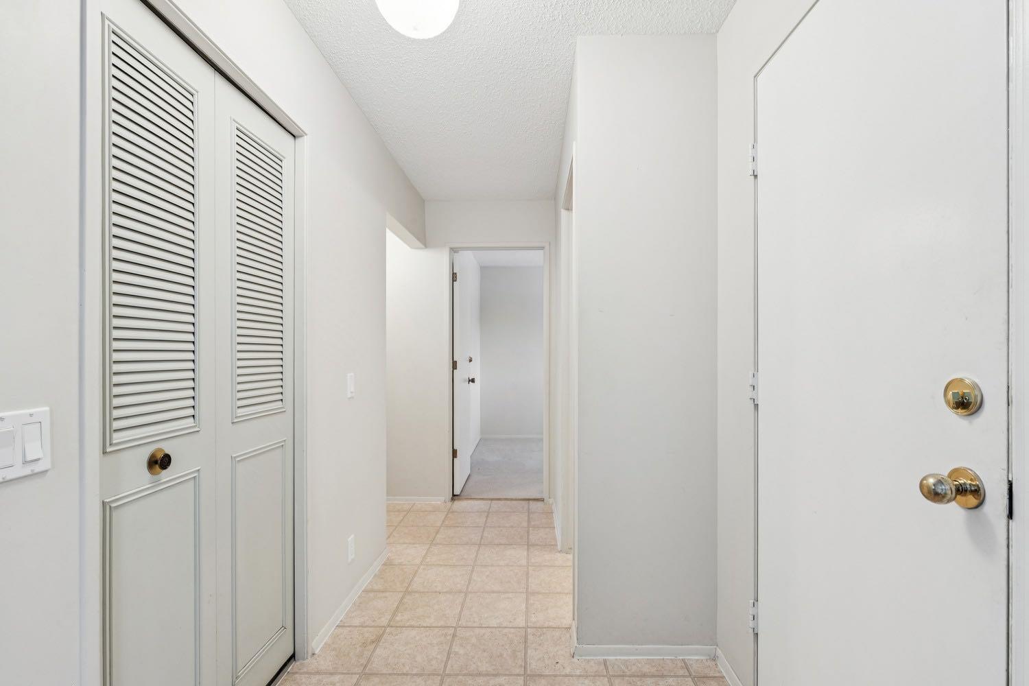 219 Silvercreek Close NW