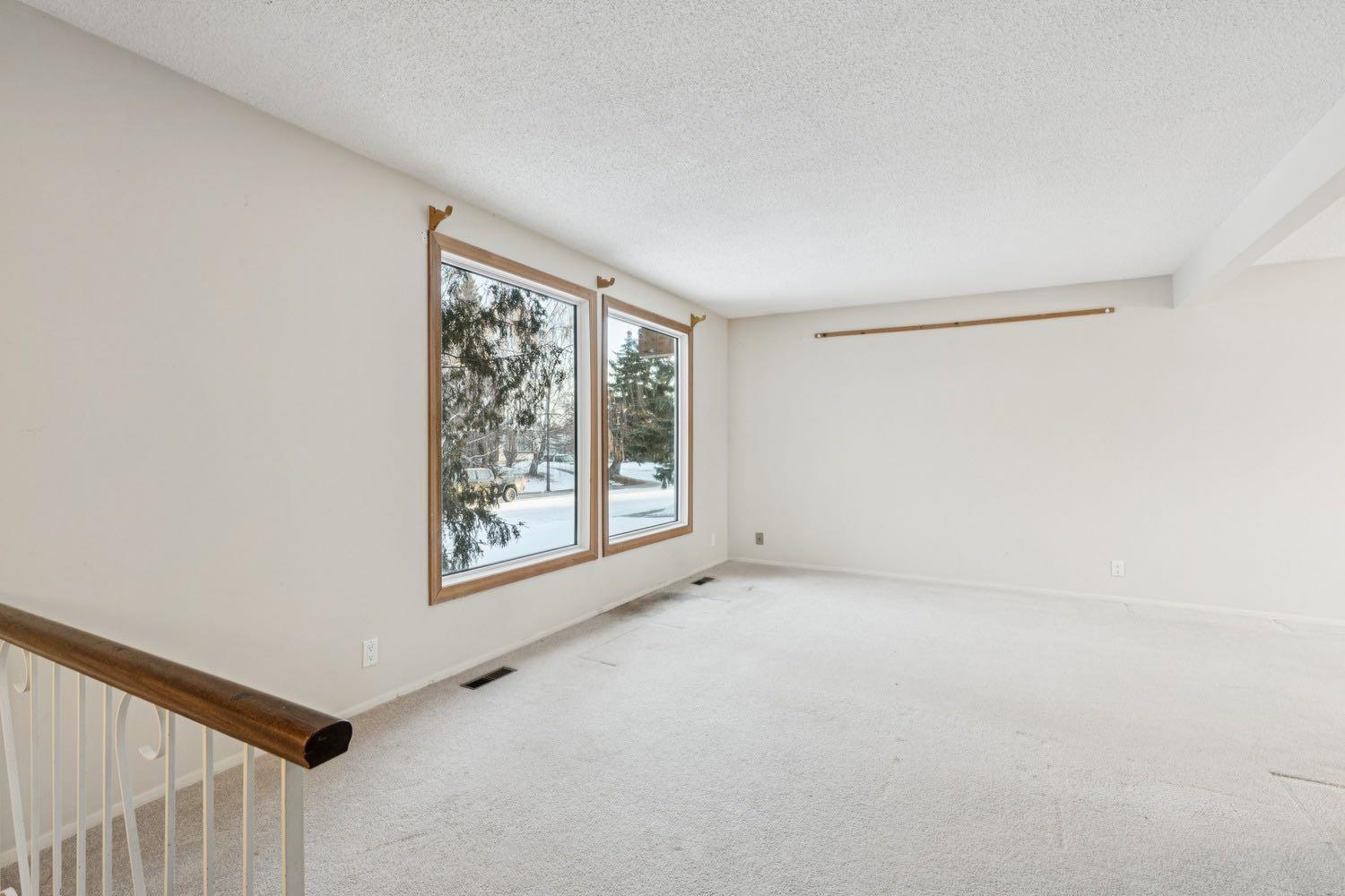 219 Silvercreek Close NW