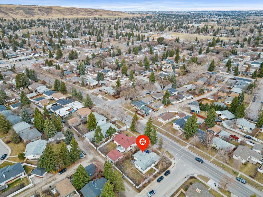 4203 Brisebois Drive NW