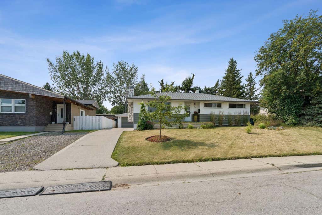 Photo of 91 Winslow Crescent SW, Calgary, AB T3C 2R3 (MLS # A2335887)