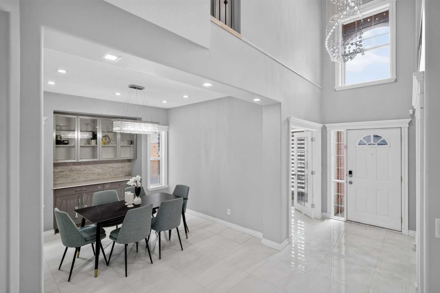 1433 Strathcona Drive SW