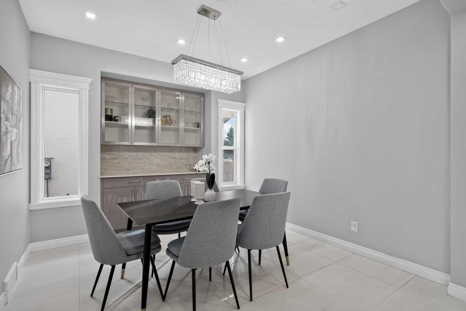 1433 Strathcona Drive SW