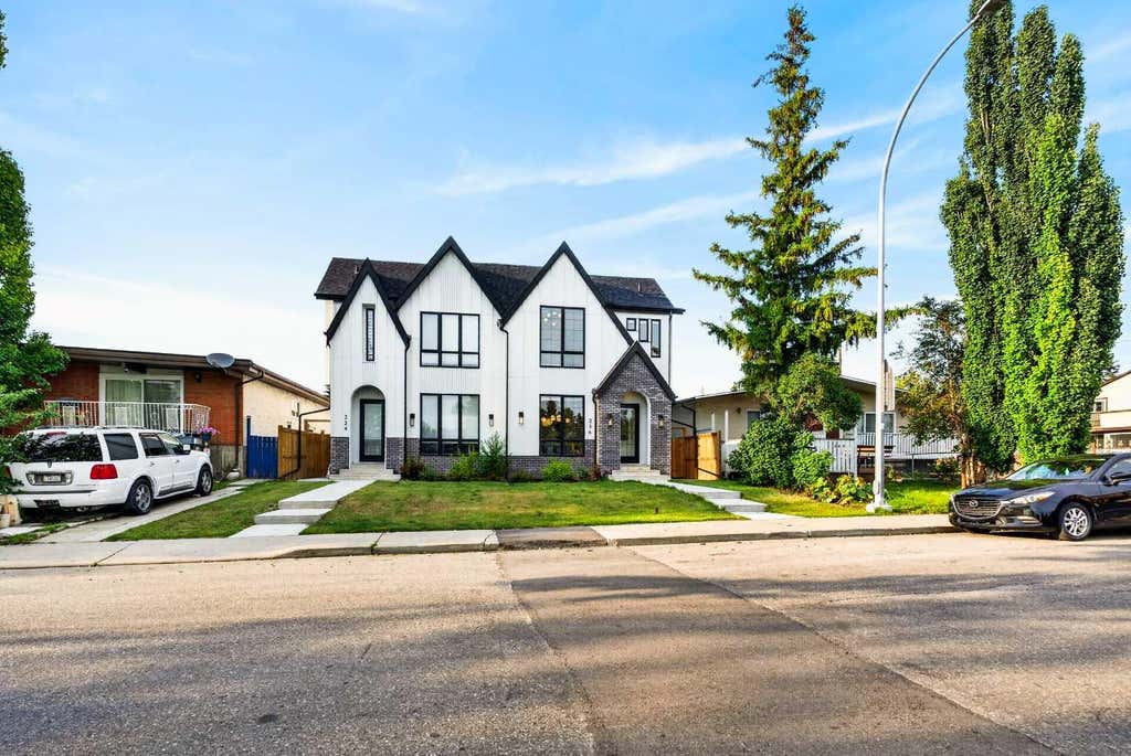 Photo of 236 30 Avenue NE, Calgary, AB T2E 2C9 (MLS # A2338359)