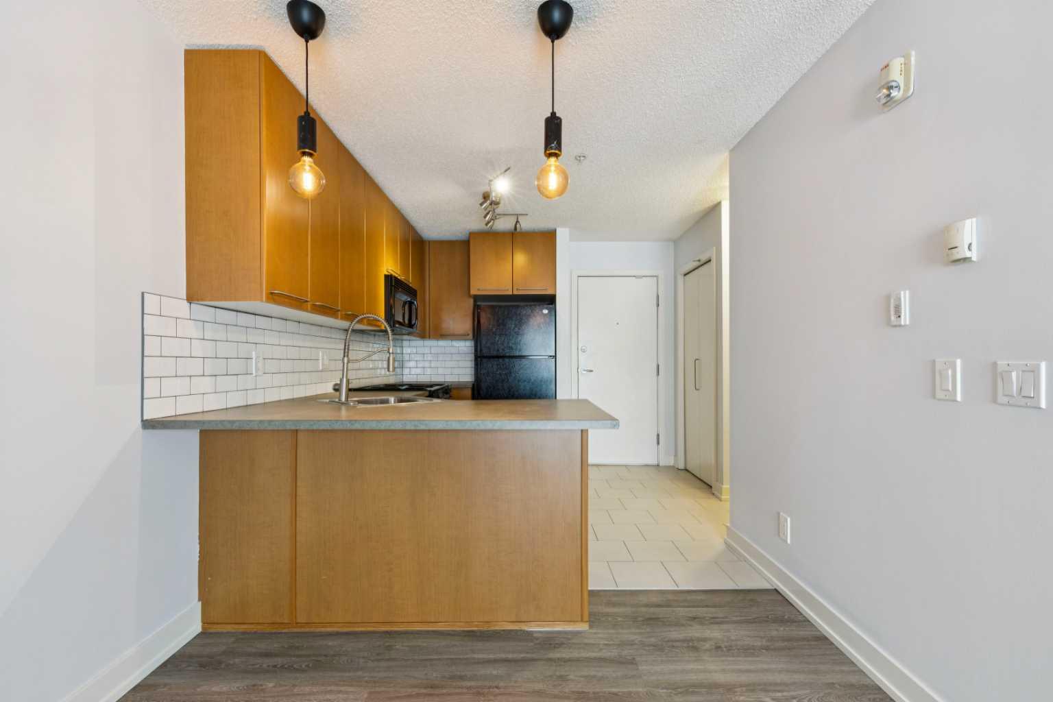 35 Richard Court SW 205