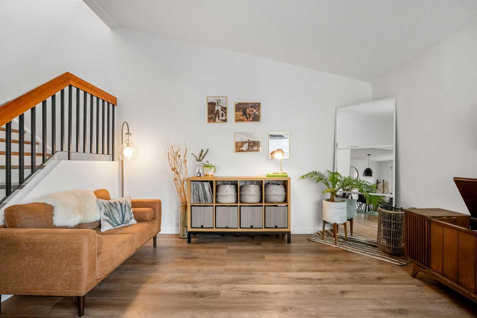 55 Coach Gate Way SW