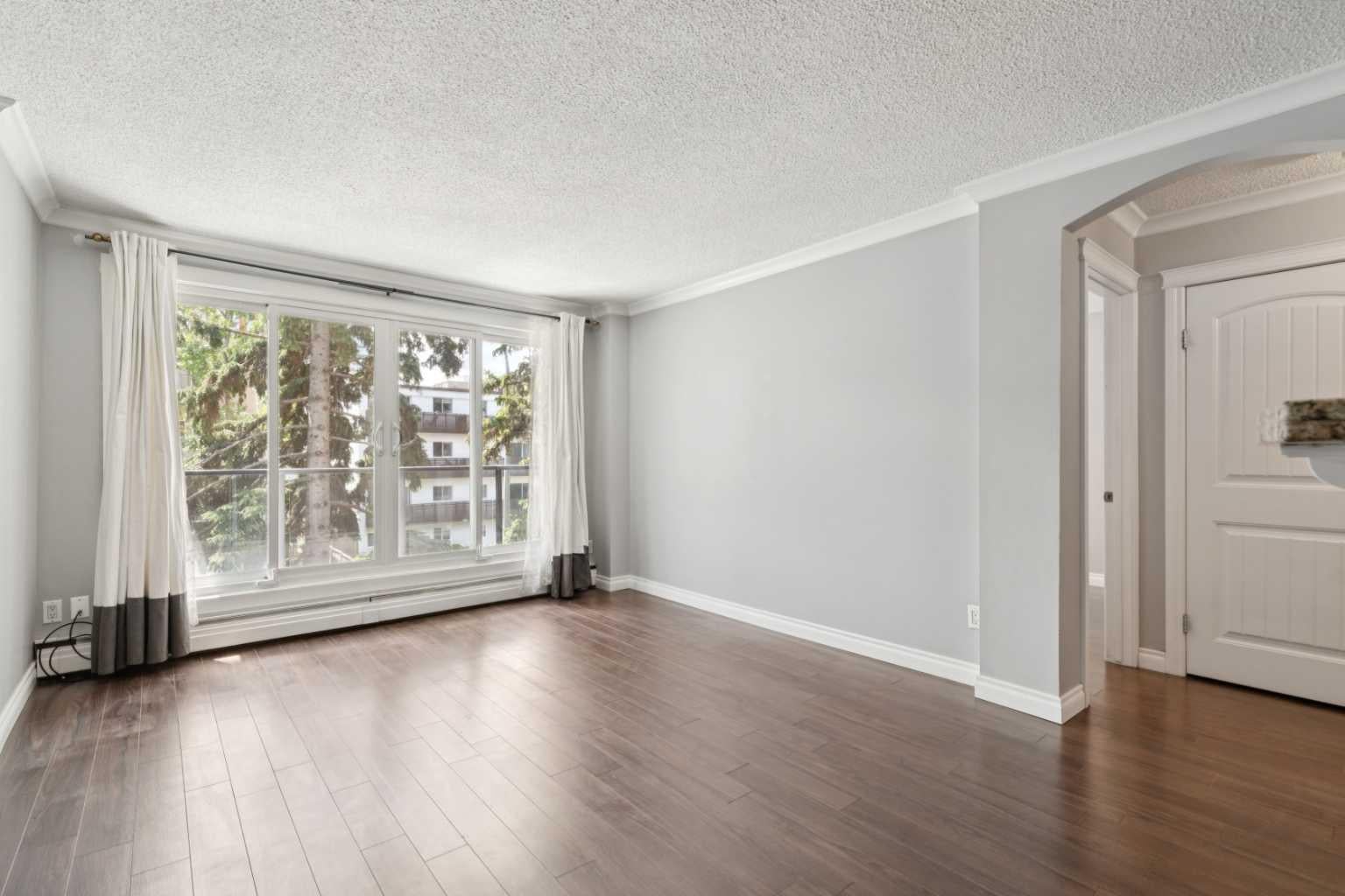 110 24 Avenue SW 302