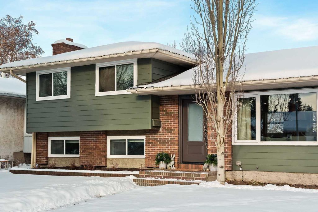 Photo of 212 Vantage Place NW, Calgary, AB T3A 1X9 (MLS # A2303575)