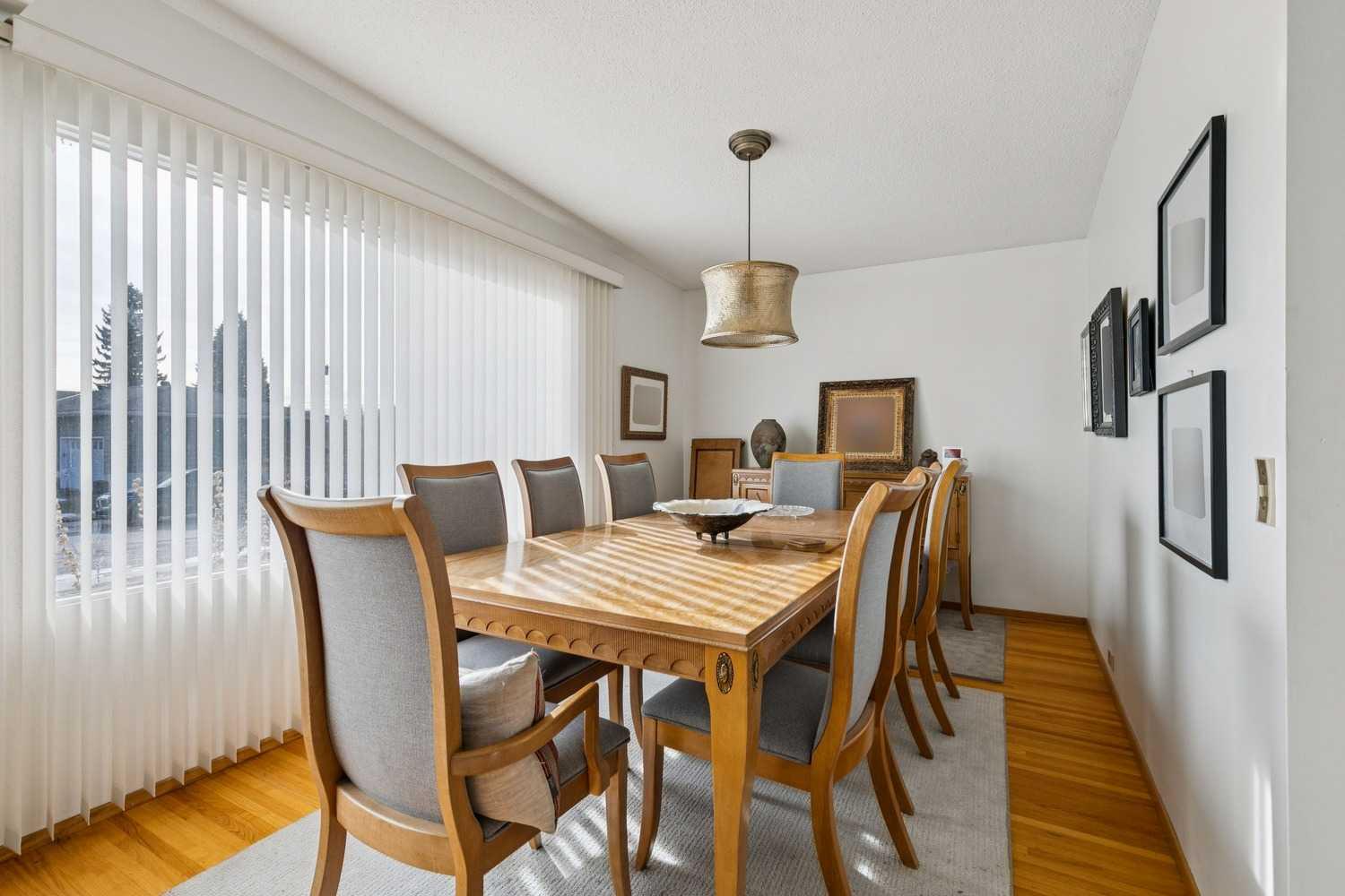 10712 Mapleshire Crescent SE