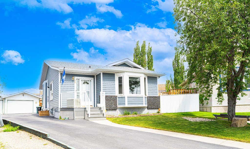 Photo of 70 Elizabeth Way SE, Airdrie, AB T4B 2H6 (MLS # A2316637)