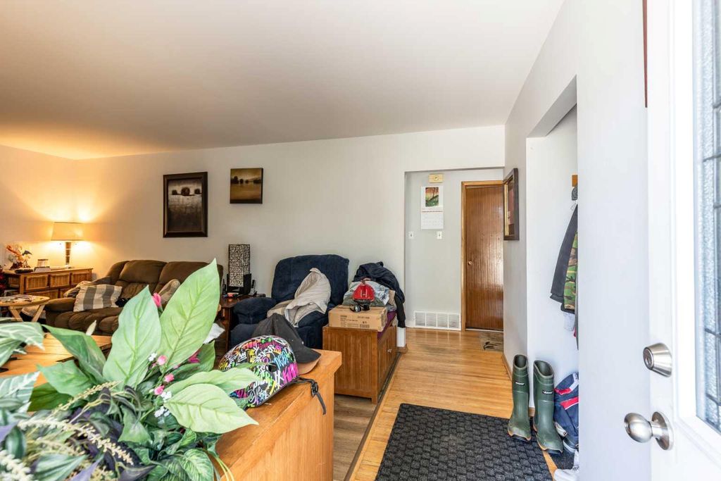 Photo of 1930 16 Avenue SE, Medicine Hat, AB T1A 3T3 (MLS # A2321909)