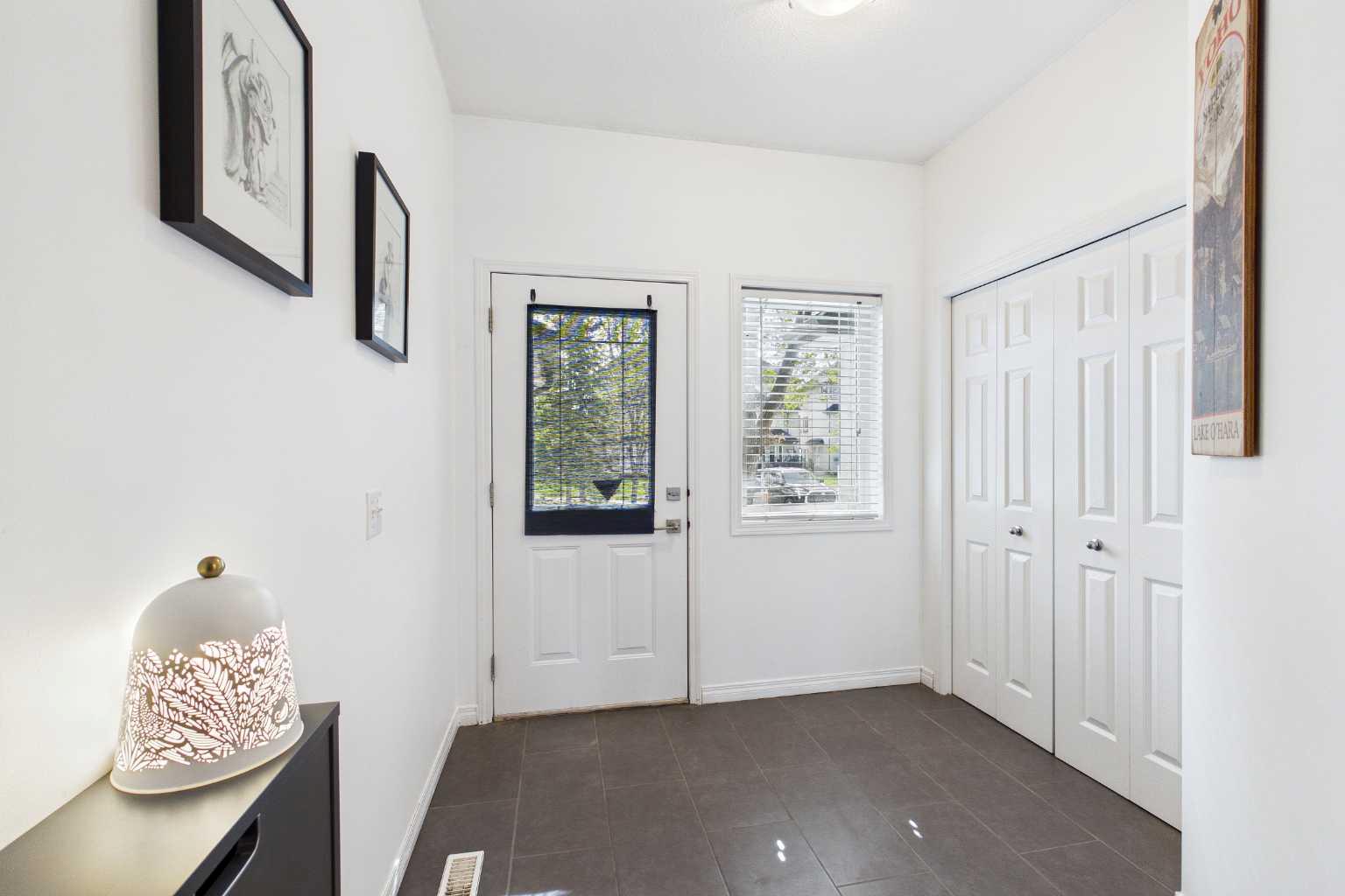144 Simcoe Place SW
