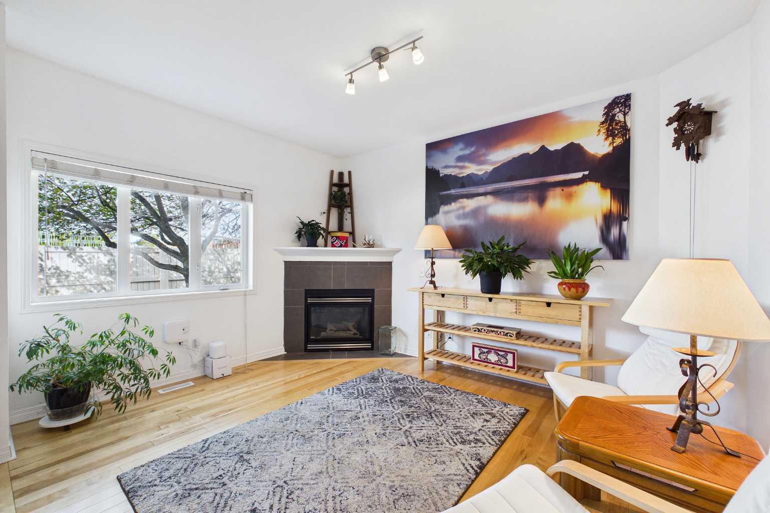 144 Simcoe Place SW