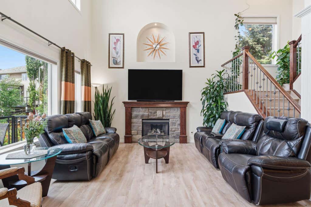 Photo of 21 Royal Ridge Hill NW, Calgary, AB T3G 4T9 (MLS # A2335653)
