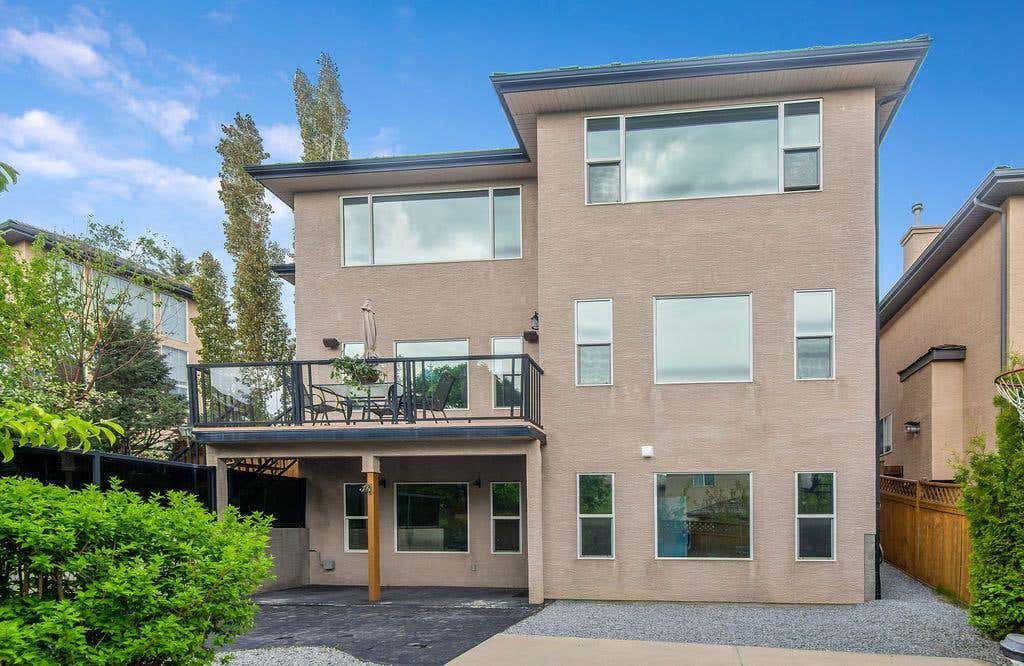 Photo of 21 Royal Ridge Hill NW, Calgary, AB T3G 4T9 (MLS # A2335653)