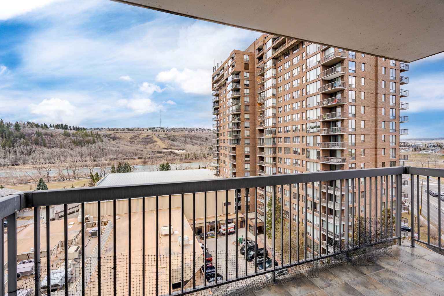 145 Point Drive NW 1002