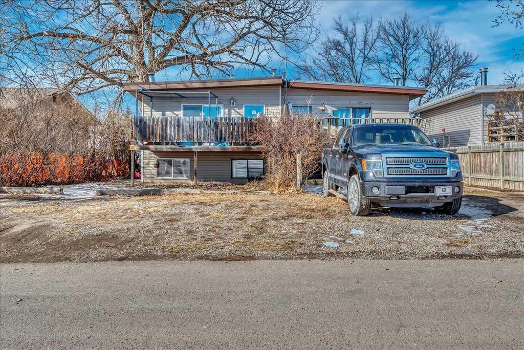 Photo of 122 Bartstow Street, Carseland, AB T1P 0X8 (MLS # A2293315)