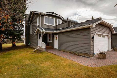 24 Wood Crescent SW Calgary AB T2W 4B6