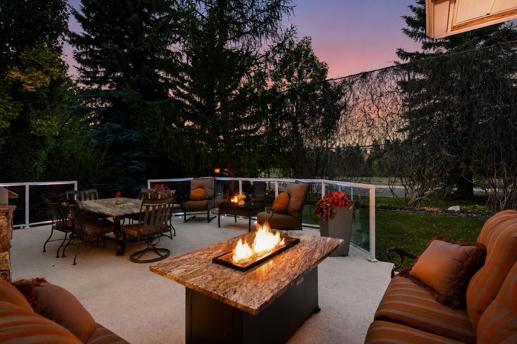Photo of 880 Shawnee Drive SW, Calgary, AB T2Y 1X3 (MLS # A2340961)