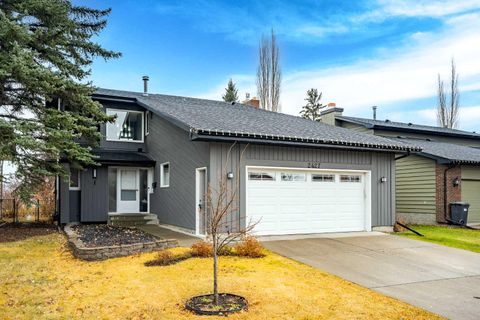 2427 Deer Side Drive Calgary AB T2J 5L7