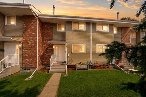 Photo of 5812 61 Street #4, Red Deer, AB T4N 6H4 (MLS # A2330447)