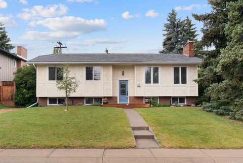 Photo of 195 Lake Wapta Rise SE, Calgary, AB T2J 2N4 (MLS # A2336093)
