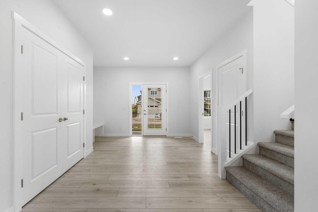 Photo of 142 Sunstone Way, Balzac, AB T4B 5T5 (MLS # A2348405)